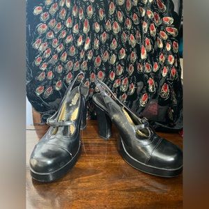 Y2K 90’s black Bongo heels size 7